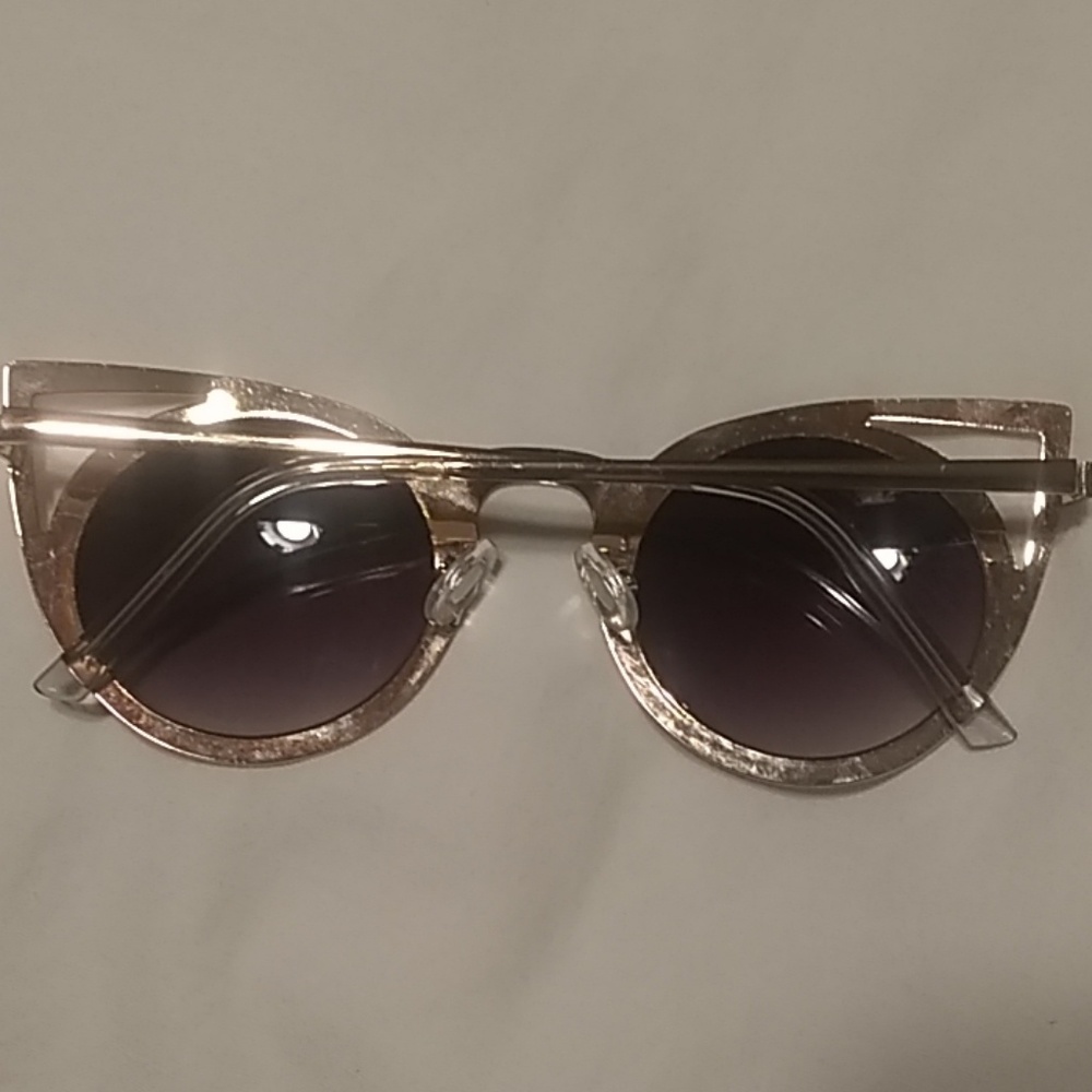 Sunglasses - Picture 7 of 8